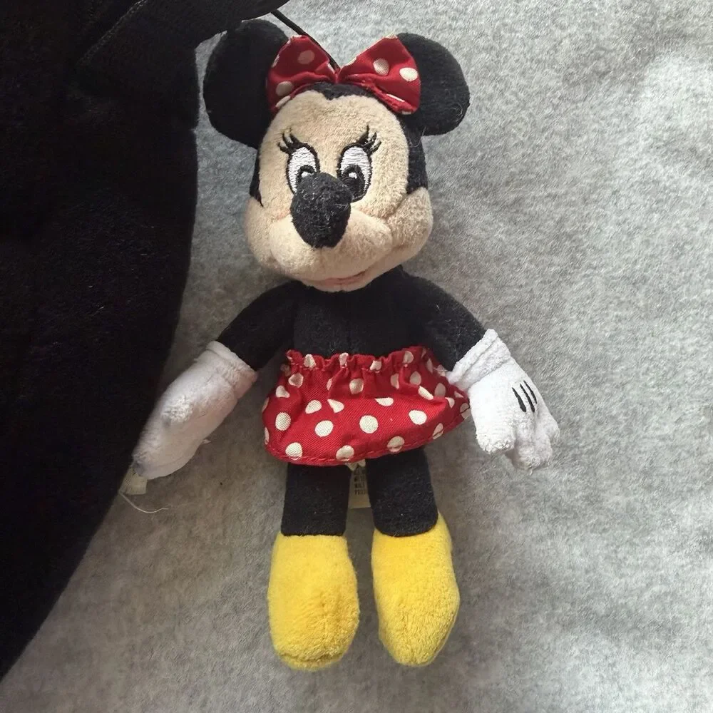 Rare Walt DisneyWorld Minnie Mouse 3D Plush Backpack w/ Plush Keychain